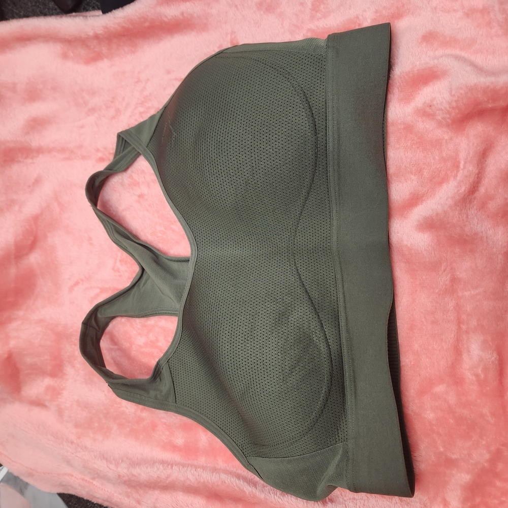 Gymshark Green Sports Bra with Wide Straps and Molded Cups